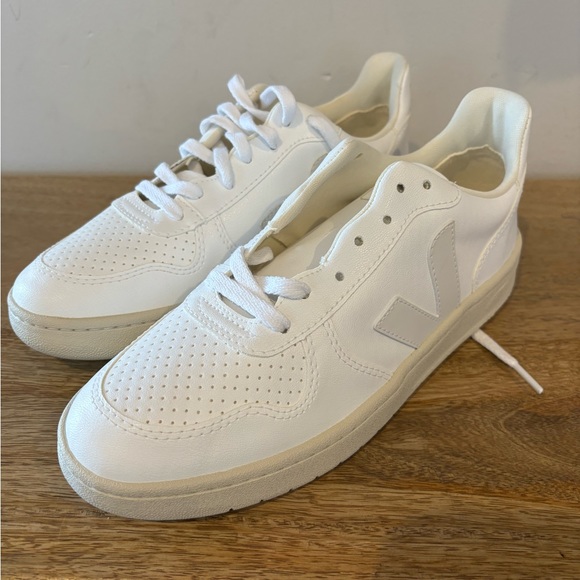 Veja Shoes - Unworn Veja white sneakers